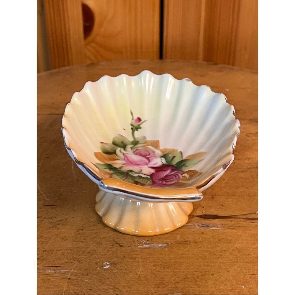 Lefton China Shell Dish Hand Painted Vtg 4.75” Roses Footed Trinkets Ring Dish (